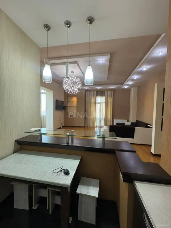 Kirayə verilir 3 otaqlı mənzil 164 m²