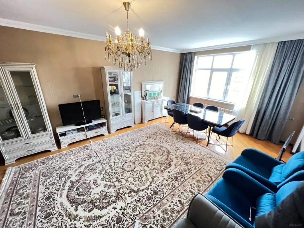 Satılır 3 otaqlı mənzil 147 m²