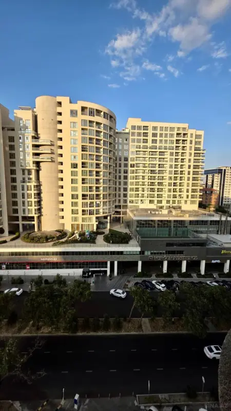 Kirayə verilir 3 otaqlı mənzil 134 m²