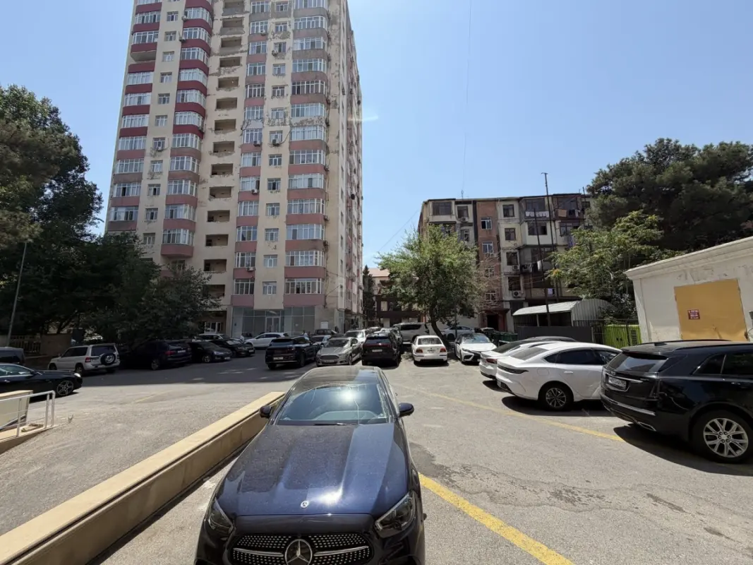 Satılır obyekt 550 m²