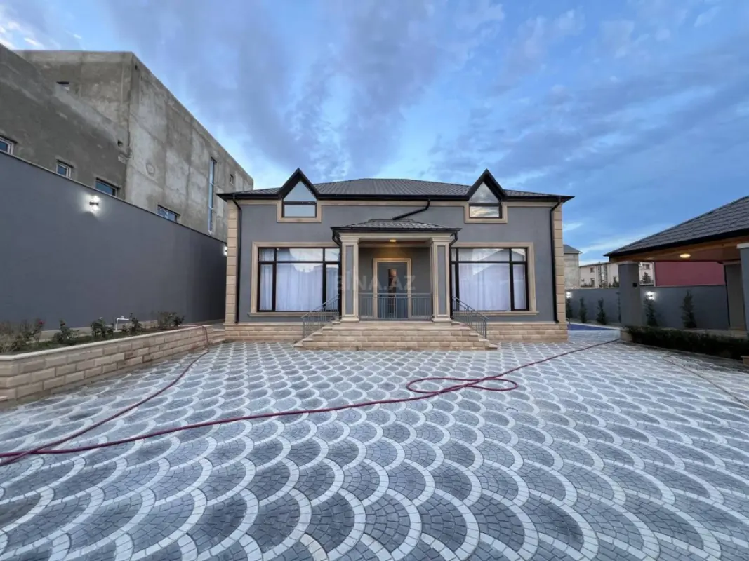 Satılır 4 otaqlı həyət evi 220 m²