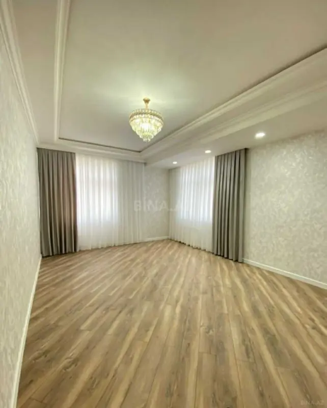 Satılır 3 otaqlı mənzil 156 m²