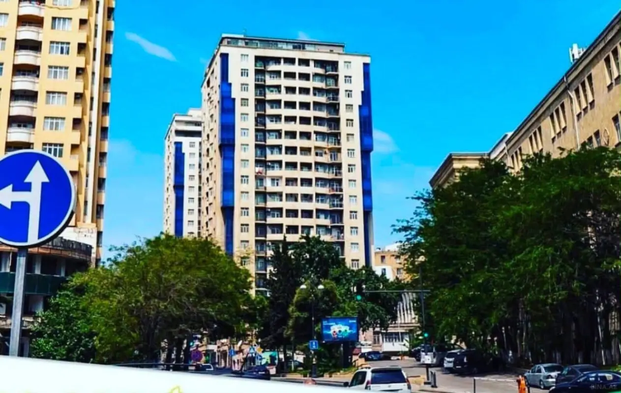 Kirayə verilir 4 otaqlı mənzil 217 m²