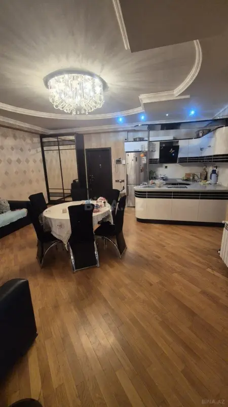 Satılır 5 otaqlı mənzil 138 m²