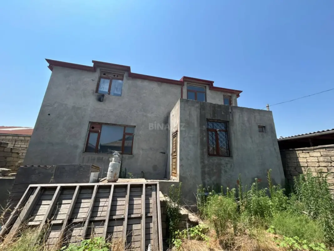 Satılır 5 otaqlı həyət evi 250 m²