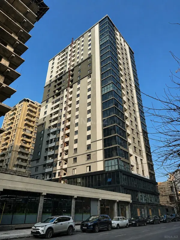 Satılır 4 otaqlı mənzil 186 m²