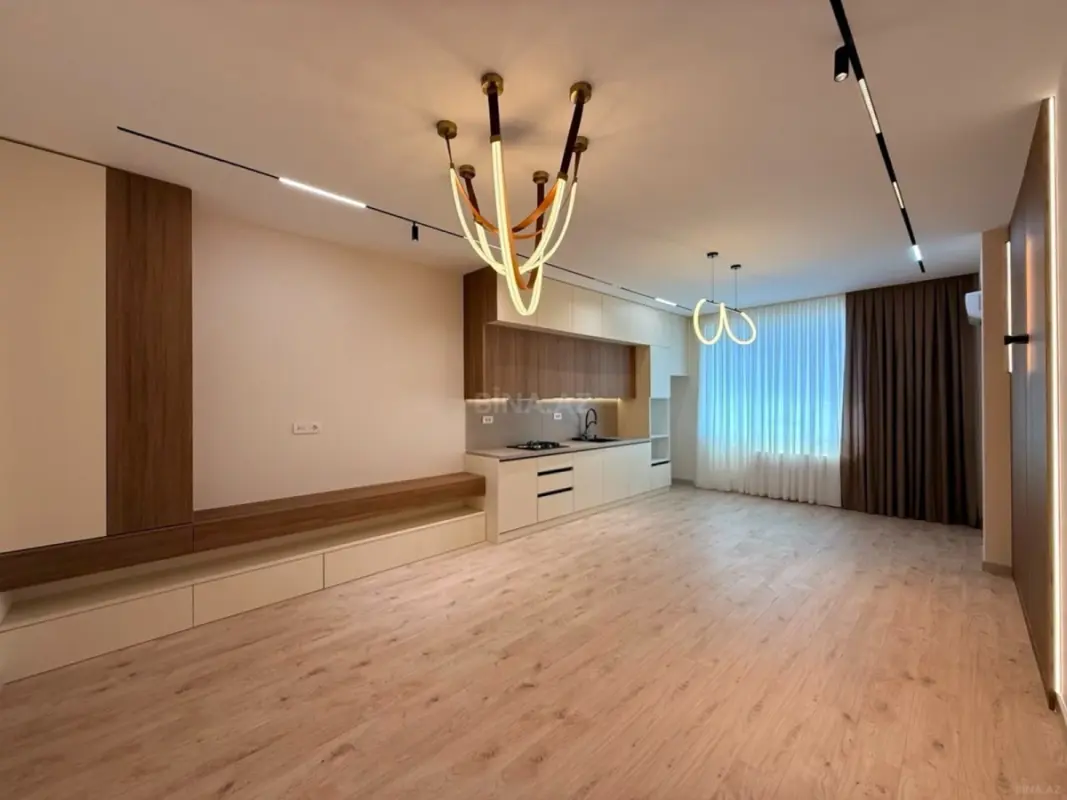 Satılır 4 otaqlı mənzil 141 m²
