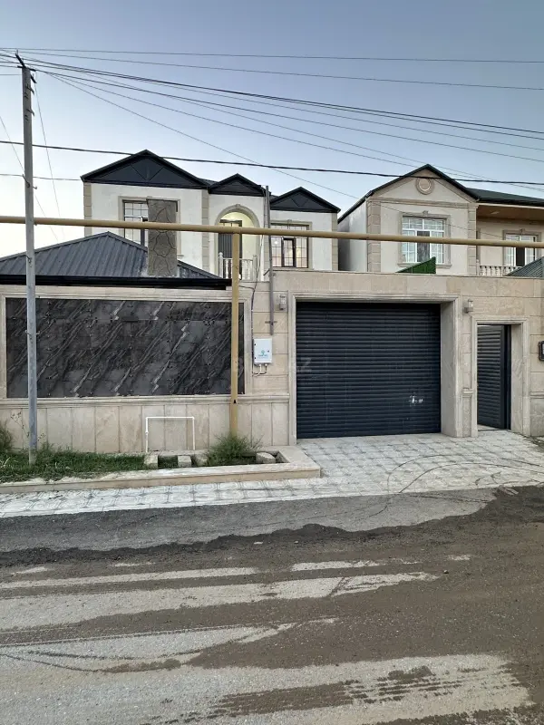 Satılır 5 otaqlı həyət evi 210 m²