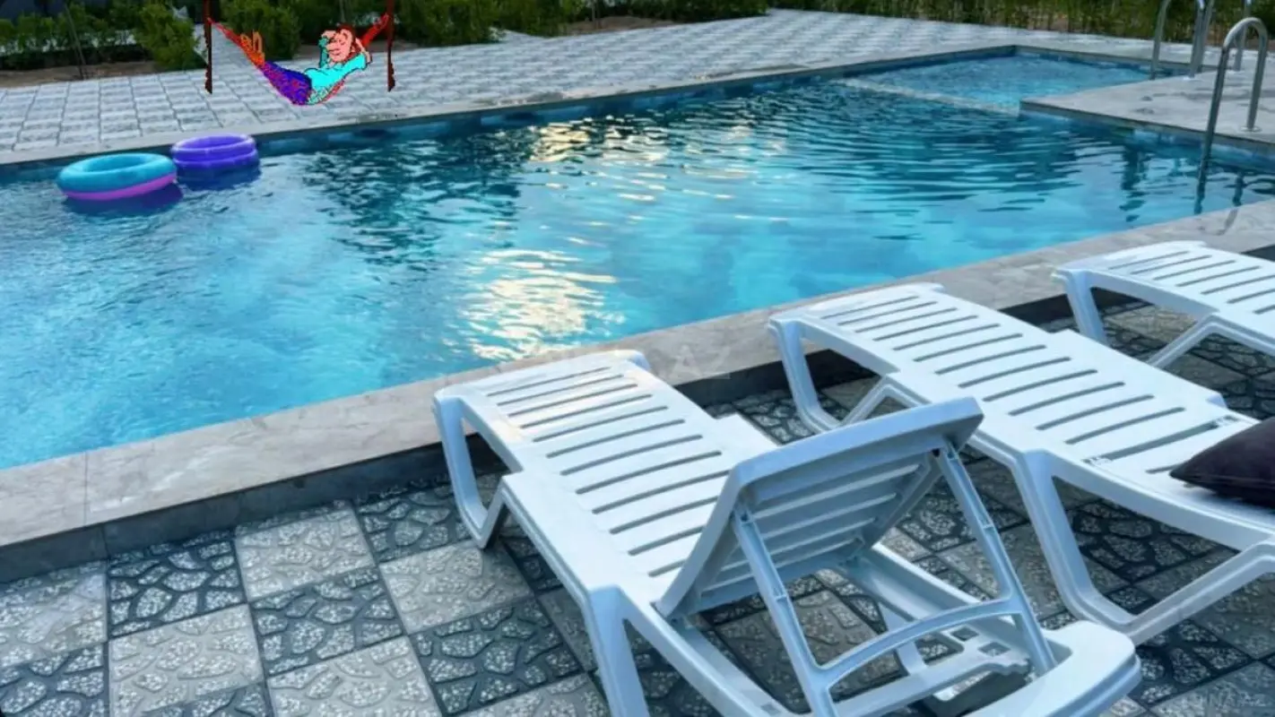 Satılır 9 otaqlı həyət evi 300 m²