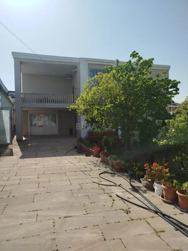 Satılır 6 otaqlı həyət evi 180 m²