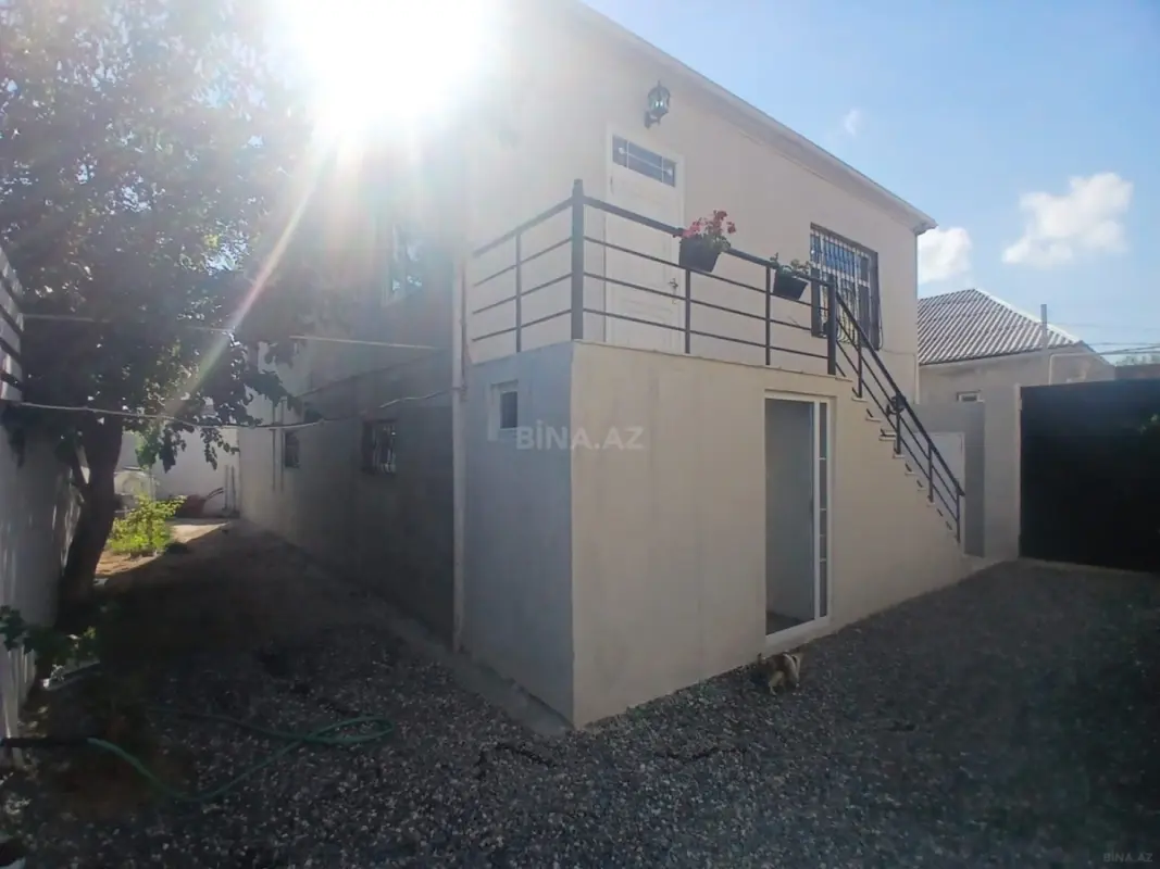 Satılır 6 otaqlı həyət evi 180 m²