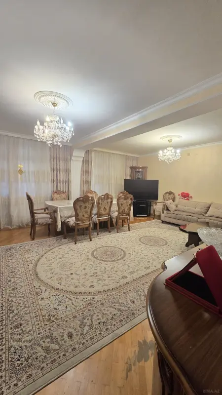 Satılır 5 otaqlı mənzil 120 m²