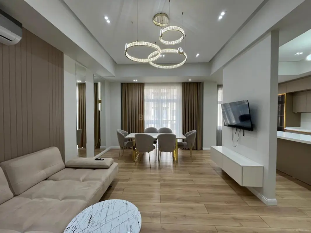 Kirayə verilir 3 otaqlı mənzil 140 m²