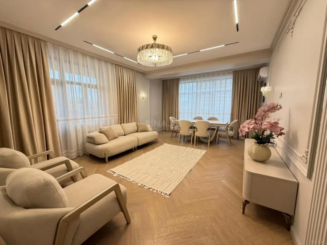 Satılır 3 otaqlı mənzil 118 m²