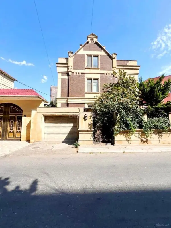 Satılır 14 otaqlı həyət evi 870 m²
