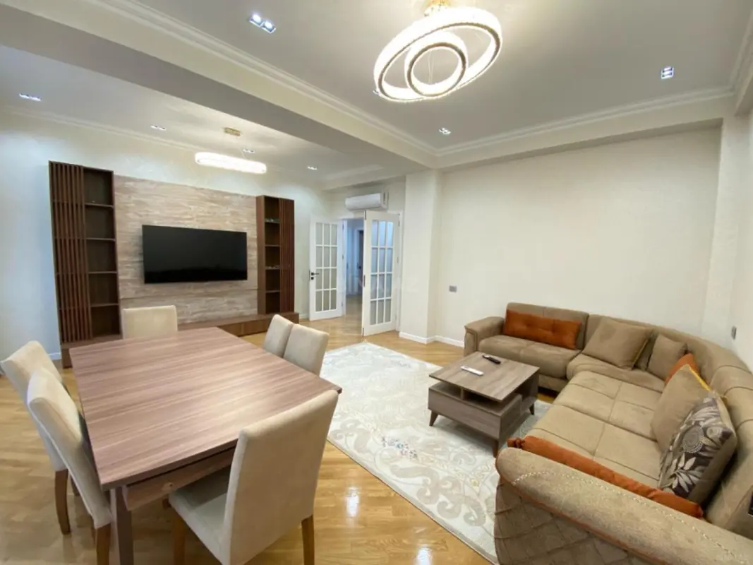 Kirayə verilir 3 otaqlı mənzil 145 m²