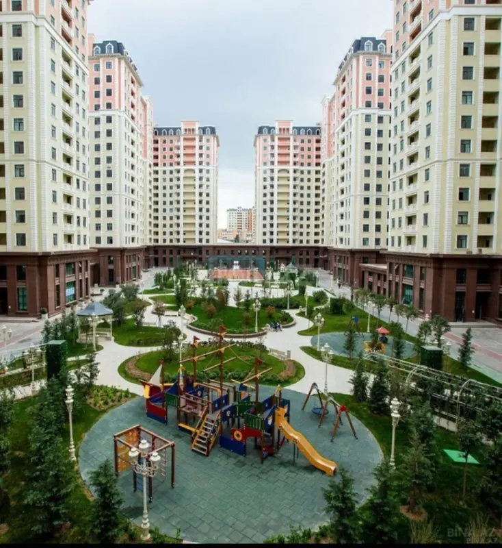 Satılır 4 otaqlı mənzil 185 m²