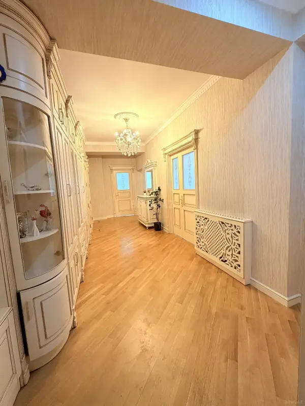 Satılır 3 otaqlı mənzil 130 m²