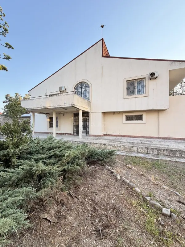 Satılır 4 otaqlı həyət evi 300 m²