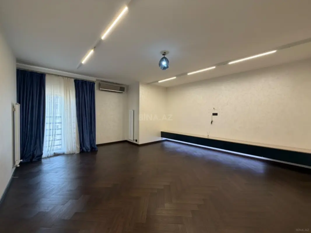 Satılır 3 otaqlı mənzil 117 m²