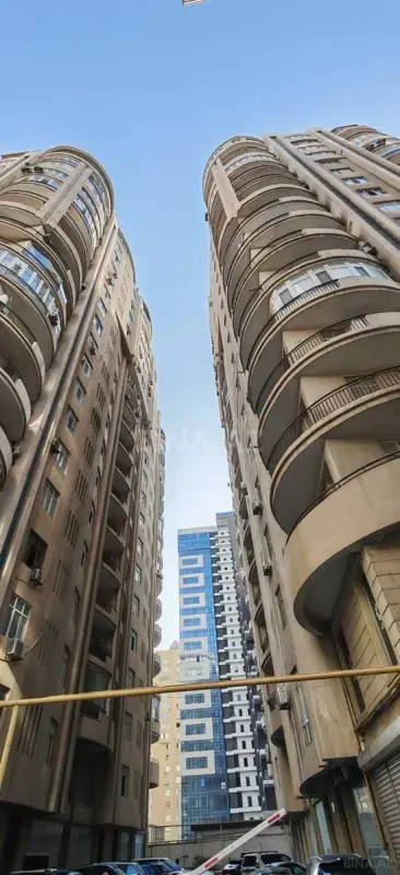 Satılır 3 otaqlı mənzil 175 m²
