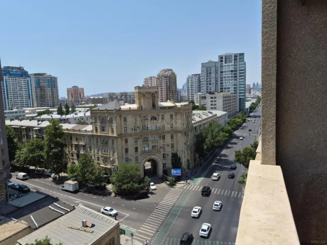 Satılır 3 otaqlı mənzil 175 m²