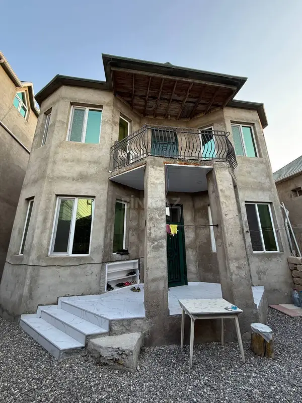 Satılır 6 otaqlı həyət evi 250 m²