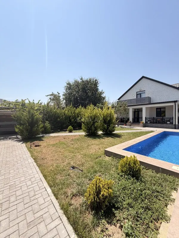 Satılır 5 otaqlı həyət evi 230 m²