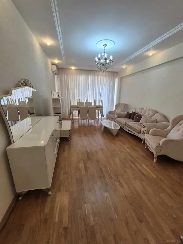 Satılır 3 otaqlı mənzil 117 m²