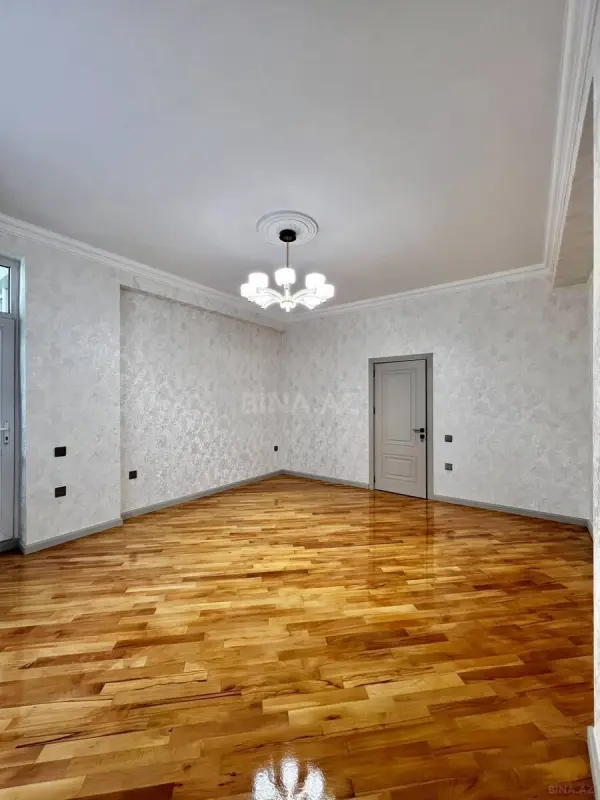 Satılır 2 otaqlı mənzil 82 m²