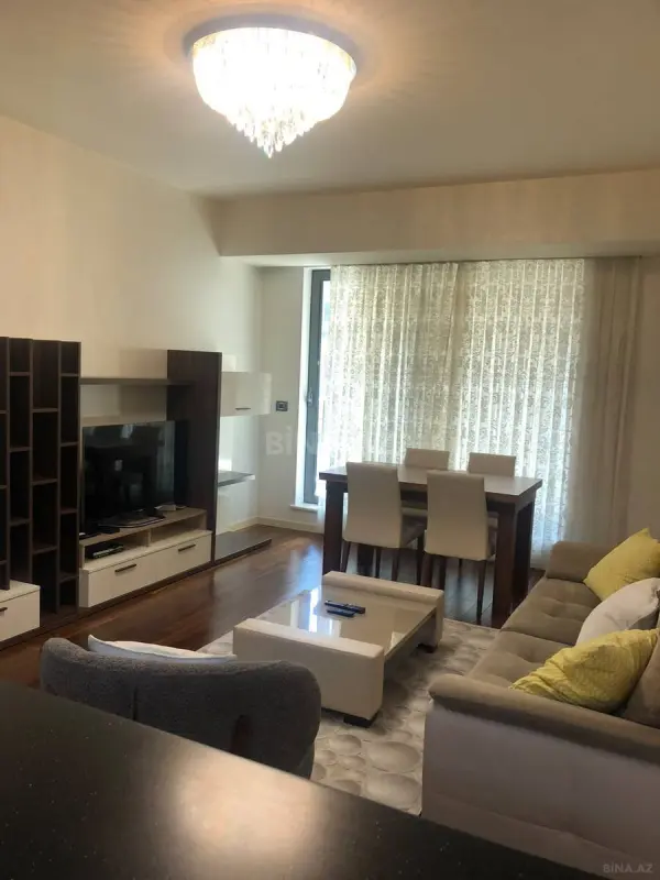 Kirayə verilir 2 otaqlı mənzil 92 m²