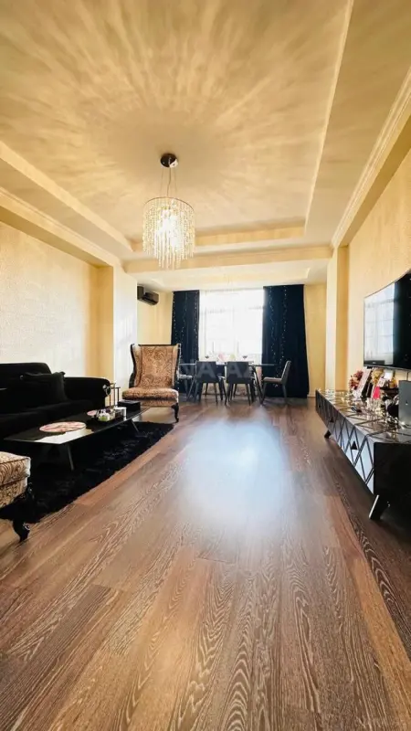 Satılır 2 otaqlı mənzil 108 m²