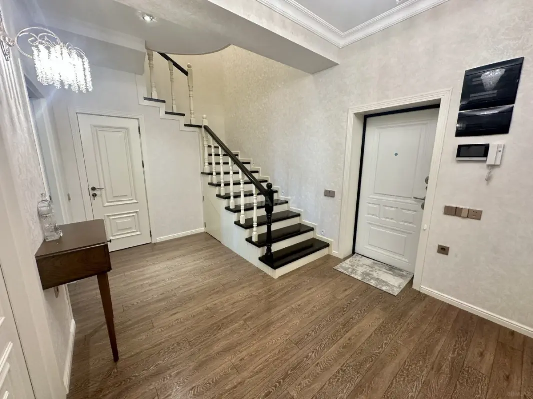 Satılır 3 otaqlı mənzil 114 m²