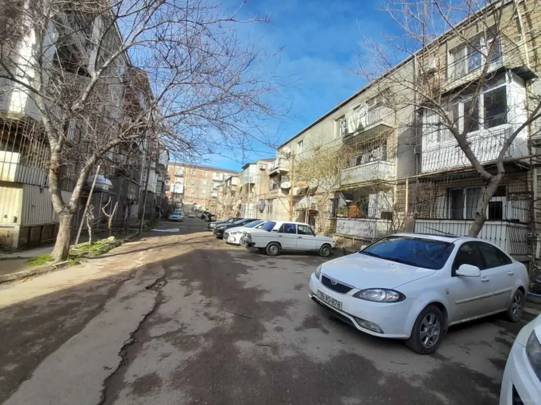 Satılır 1 otaqlı mənzil 42 m²