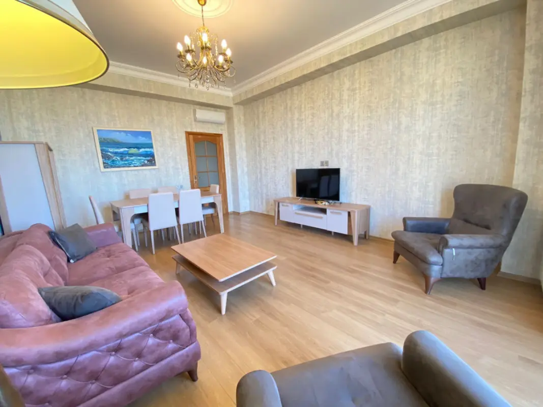Kirayə verilir 2 otaqlı mənzil 95 m²