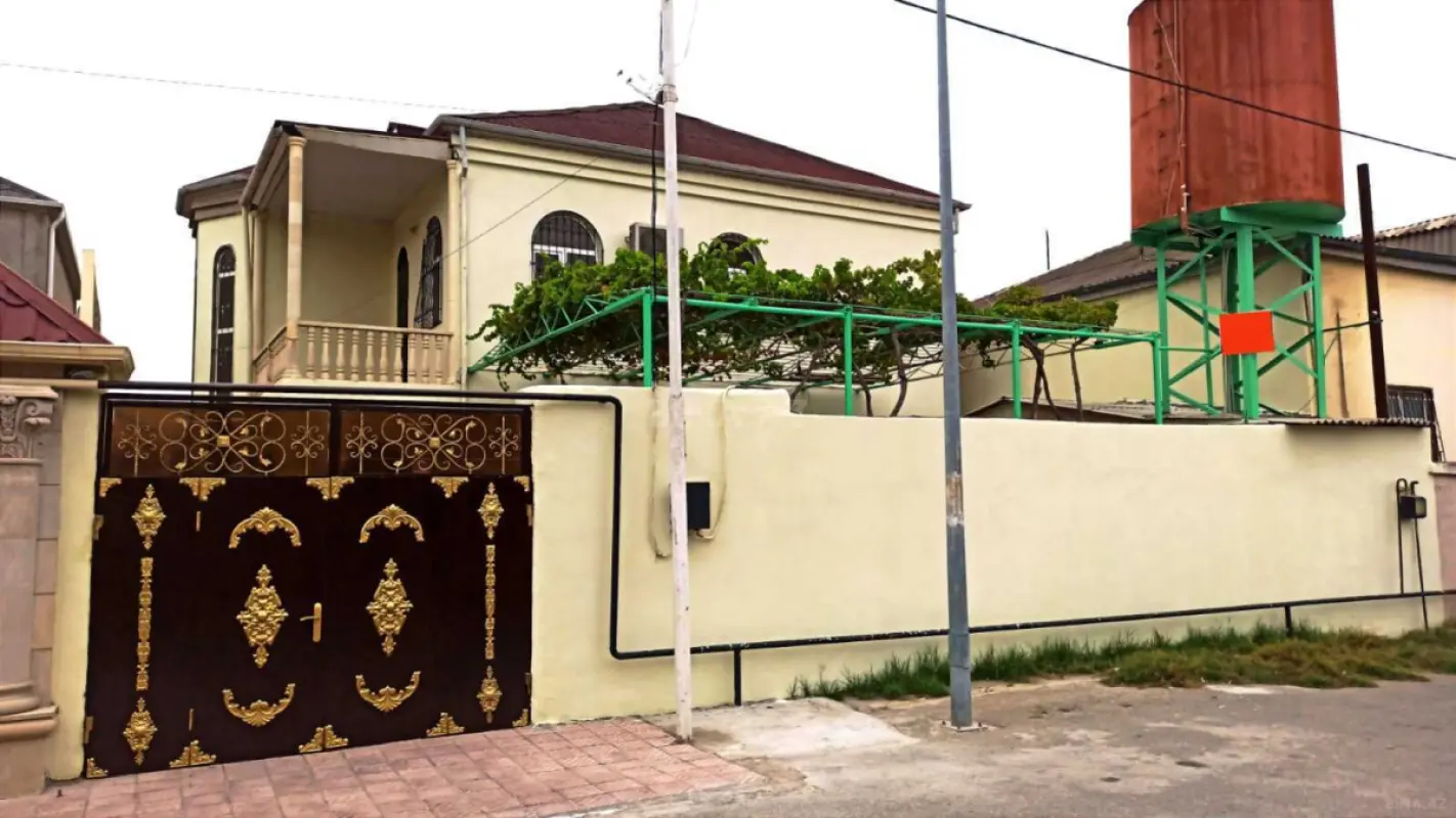 Satılır 6 otaqlı həyət evi 200 m²