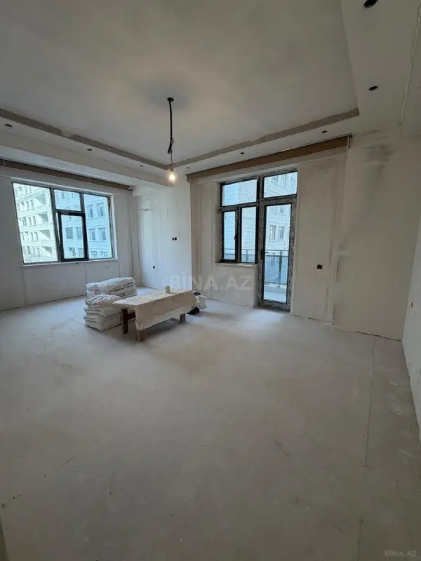 Satılır 4 otaqlı mənzil 145 m²