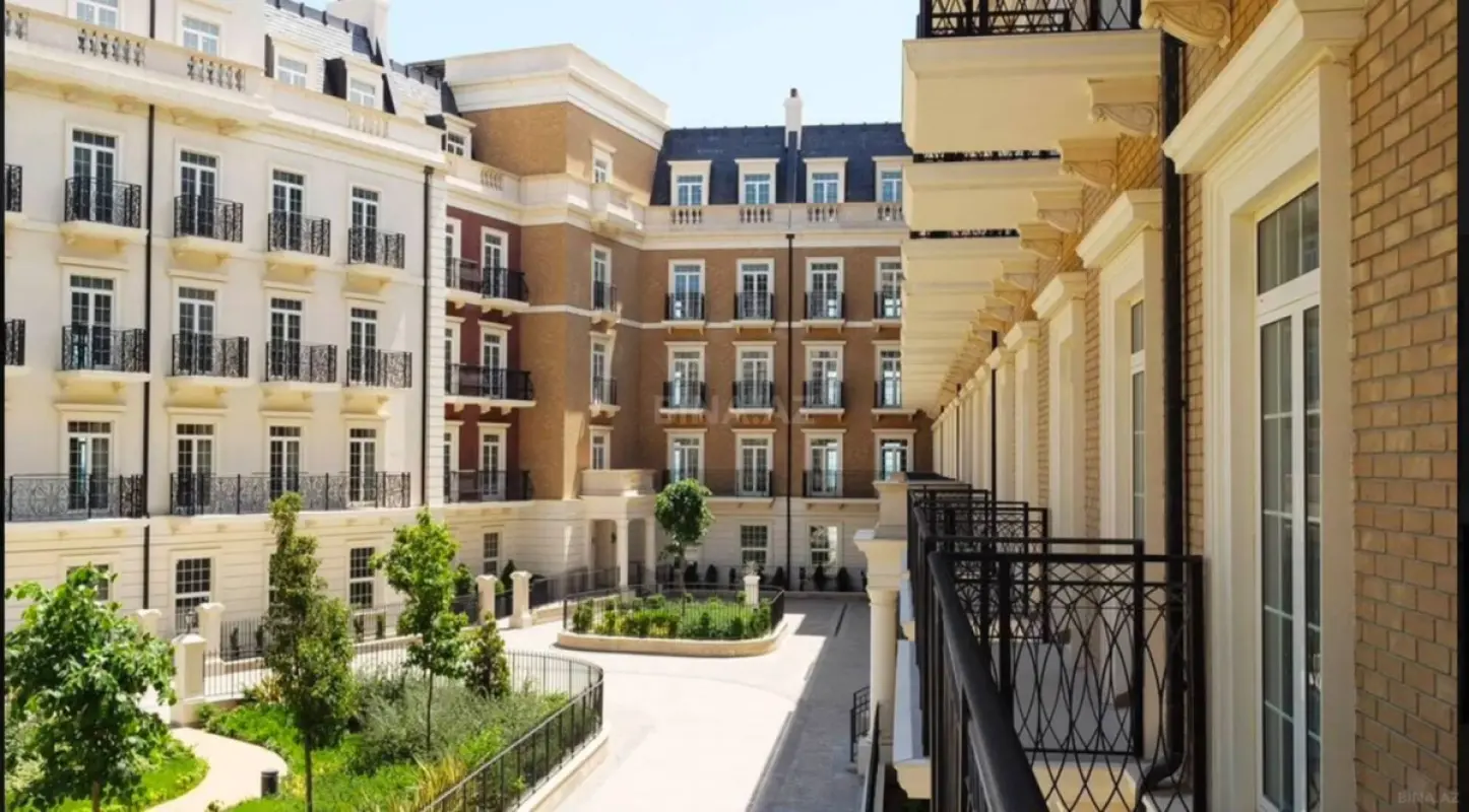 Satılır 4 otaqlı mənzil 145 m²