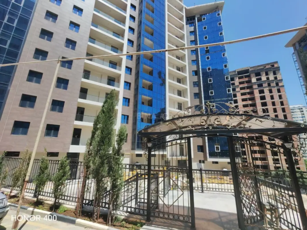 Satılır 3 otaqlı mənzil 163 m²