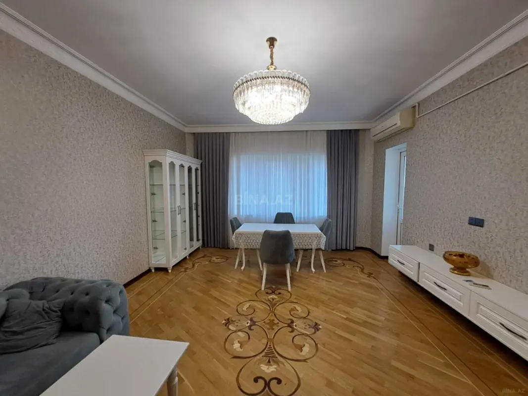 Satılır 3 otaqlı mənzil 133 m²