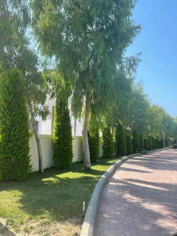 Satılır 8 otaqlı həyət evi 430 m²