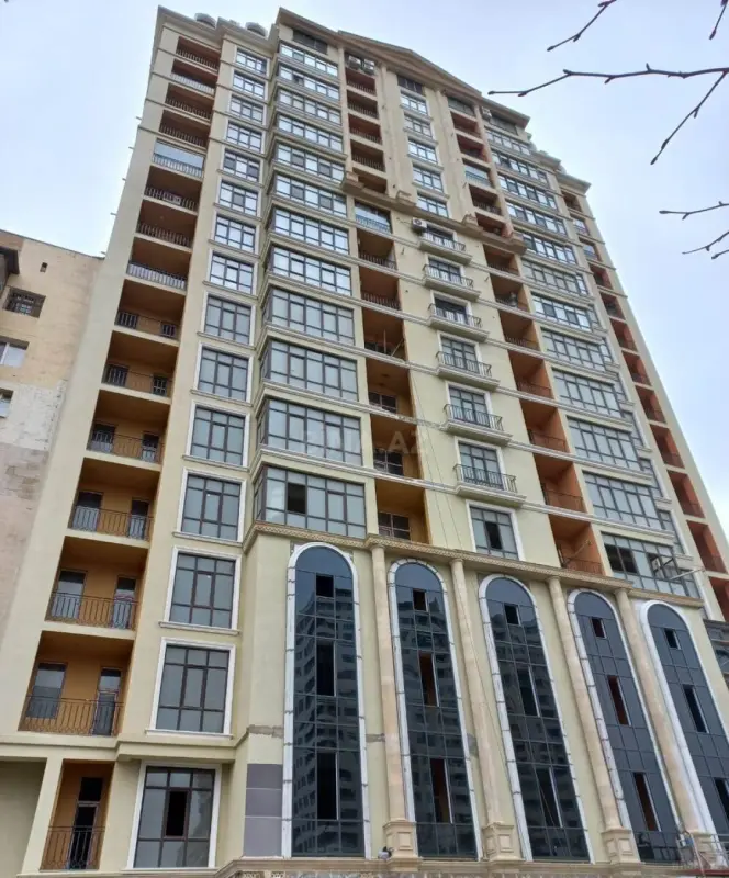 Satılır 3 otaqlı mənzil 162 m²