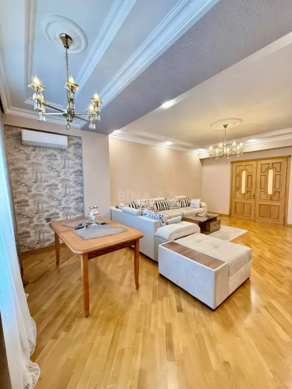 Satılır 3 otaqlı mənzil 126 m²