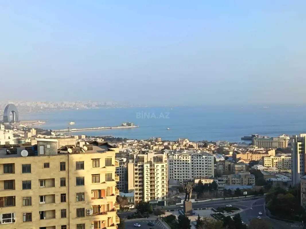 Kirayə verilir 4 otaqlı mənzil 200 m²
