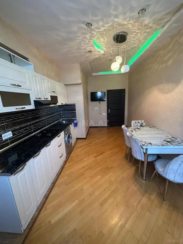 Satılır 4 otaqlı mənzil 140 m²