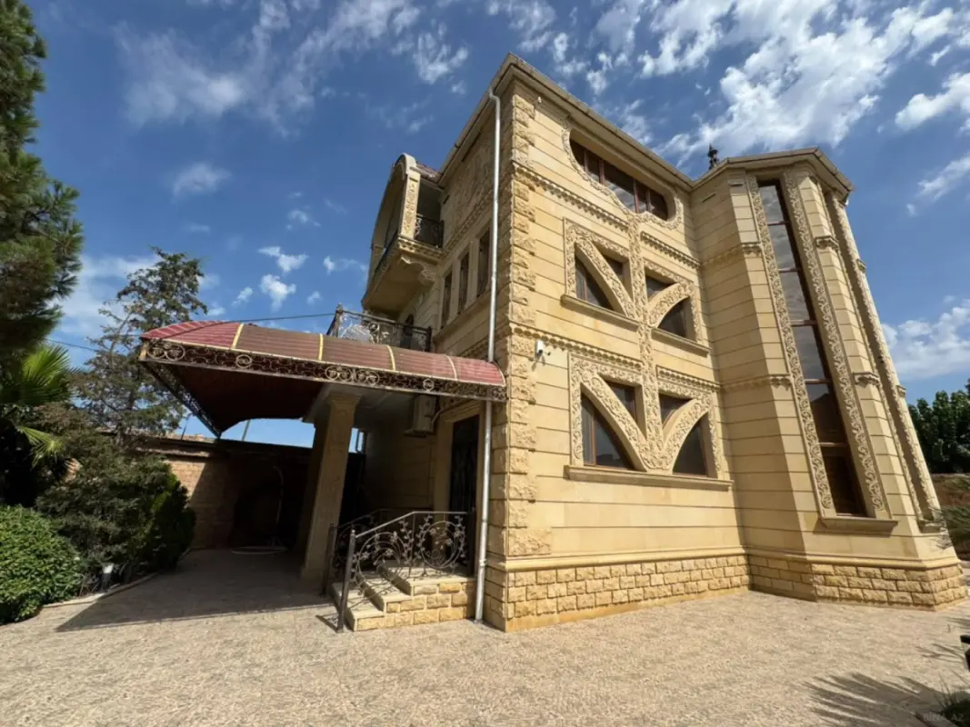 Satılır 7 otaqlı həyət evi 500 m²