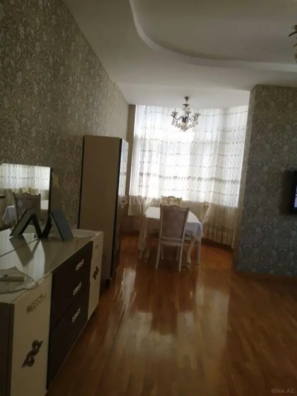 Kirayə verilir 3 otaqlı mənzil 130 m²