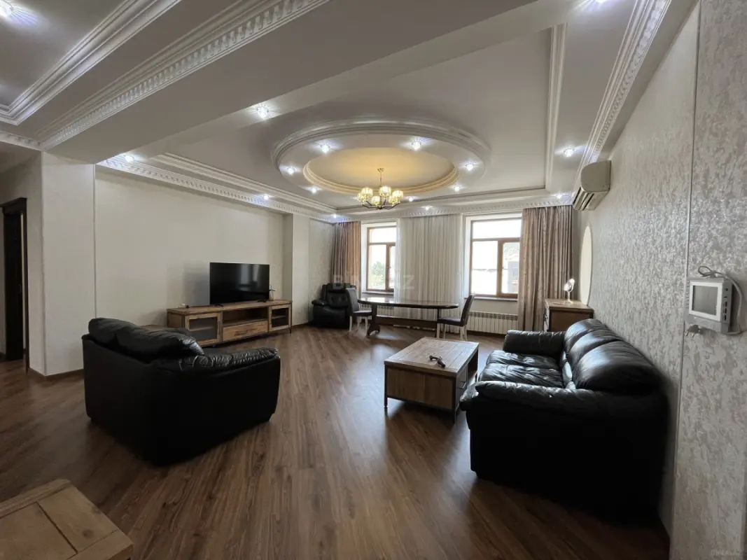 Satılır 4 otaqlı mənzil 167 m²