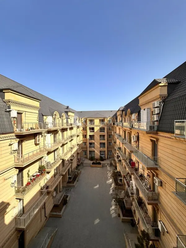 Satılır 3 otaqlı mənzil 129 m²