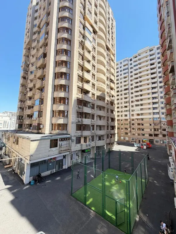 Satılır 2 otaqlı mənzil 107 m²